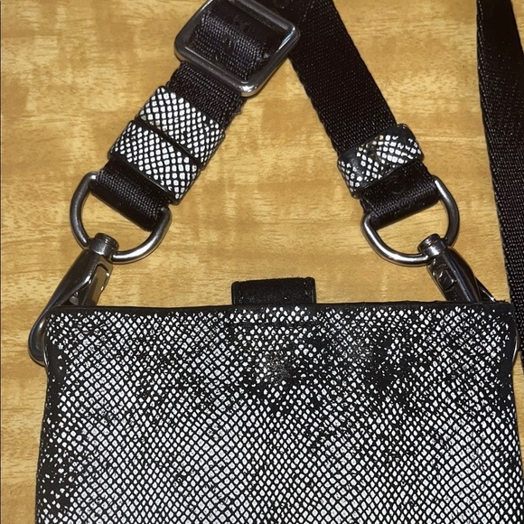 Rag & Bone Snakeskin Crossbody Bag with Black Strap/ preowned - Picture 7 of 12